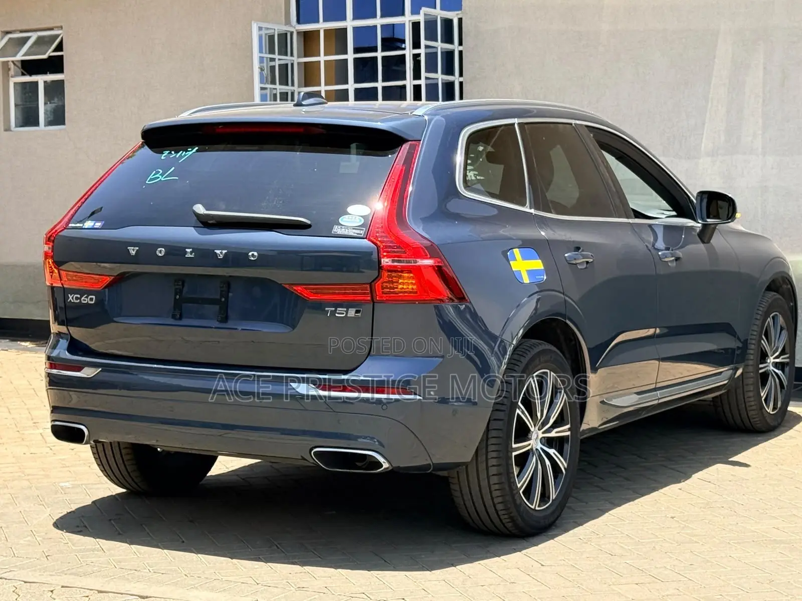 Volvo XC60 2019 Blue