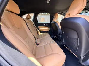 Volvo XC60 2019 Blue