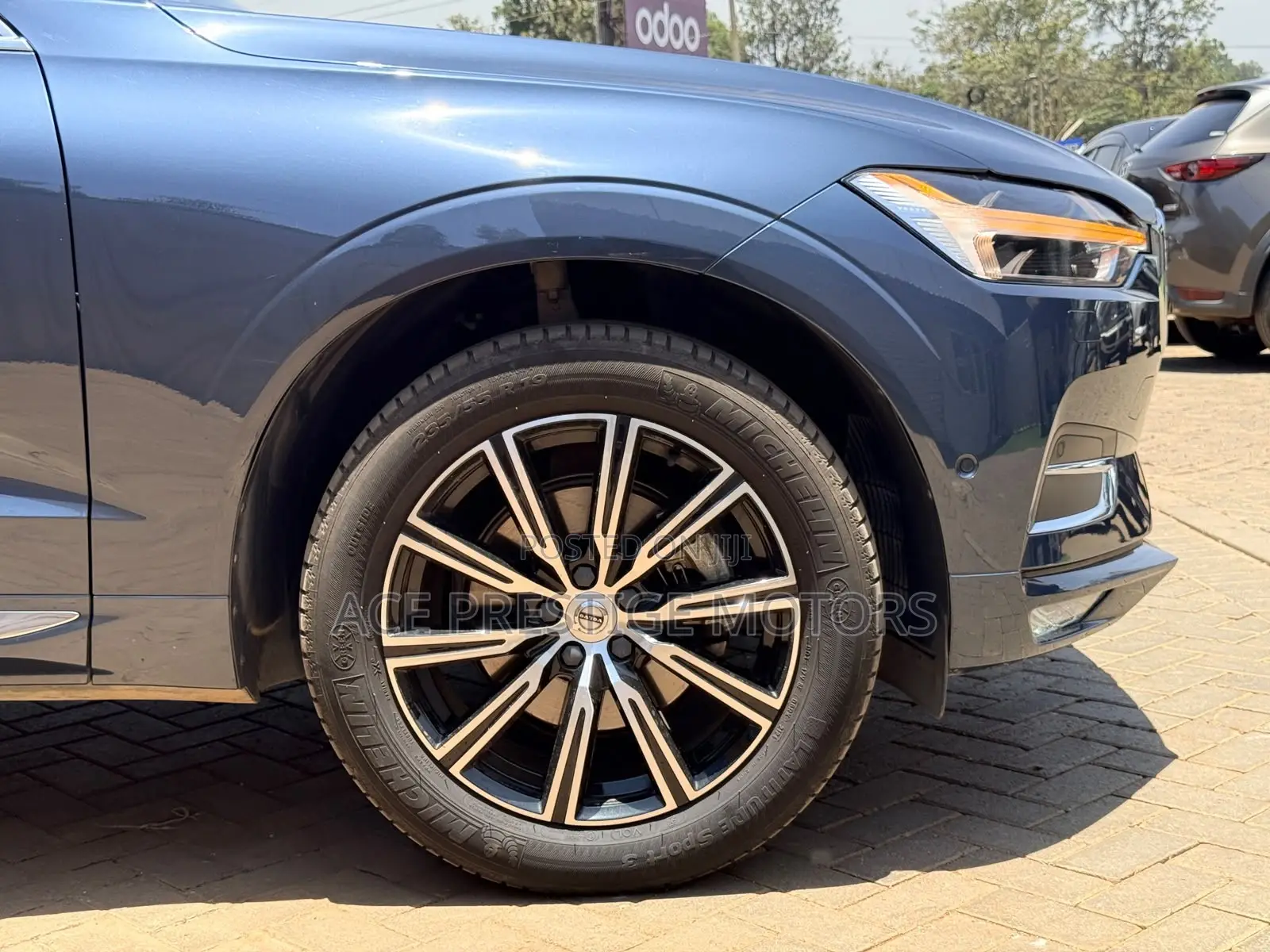 Volvo XC60 2019 Blue