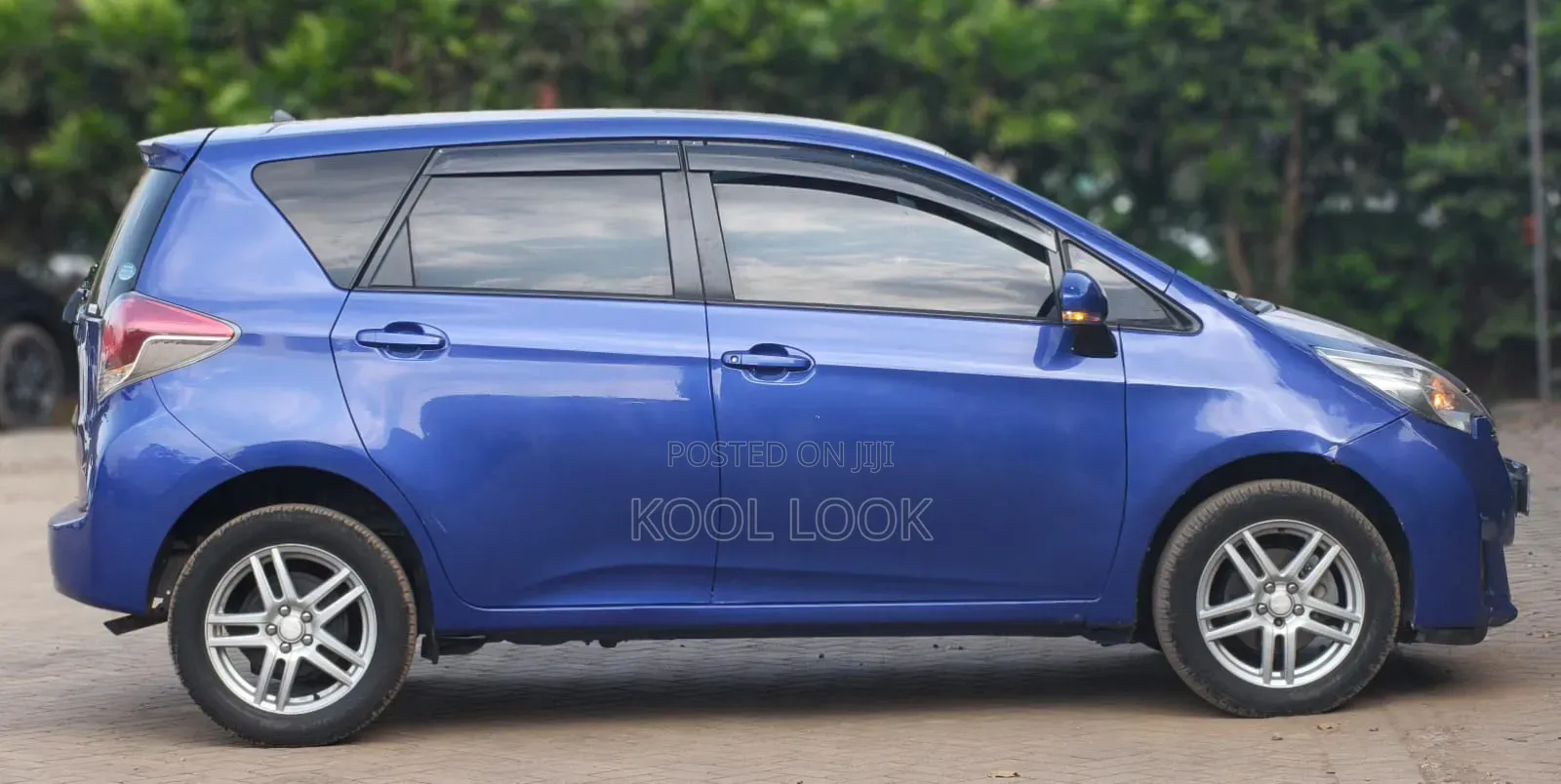 Toyota Ractis 2016 Blue