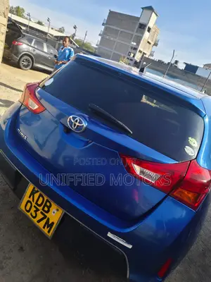 Toyota Auris 2013 Blue