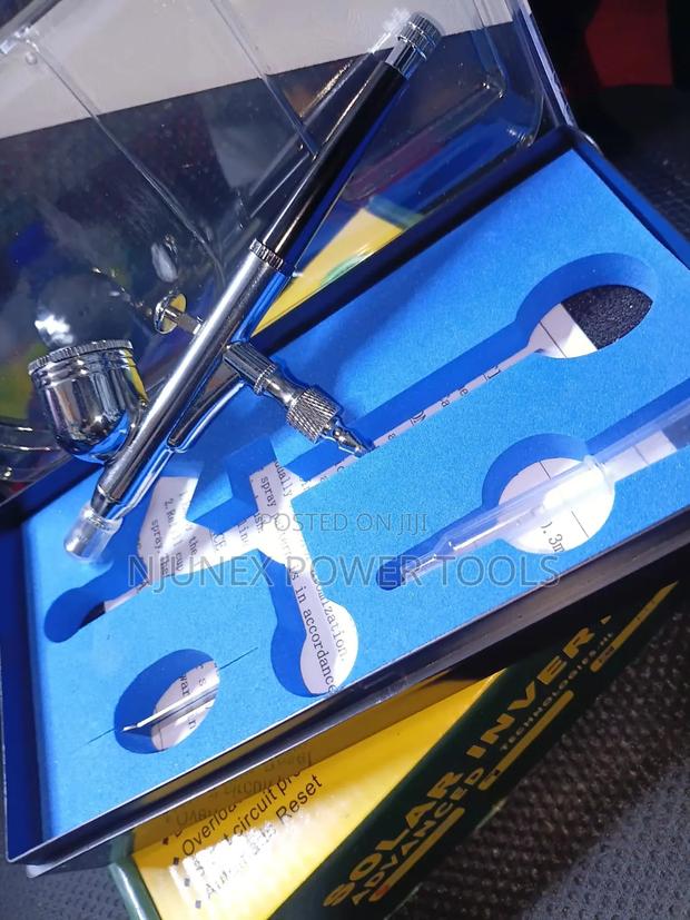 Dual-Action Gravity-Feed Airbrush Kit - main view