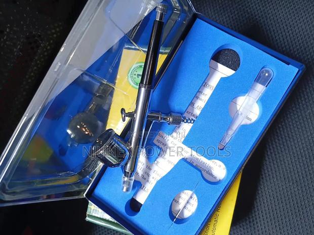 Dual-Action Gravity-Feed Airbrush Kit - thumbnail 2