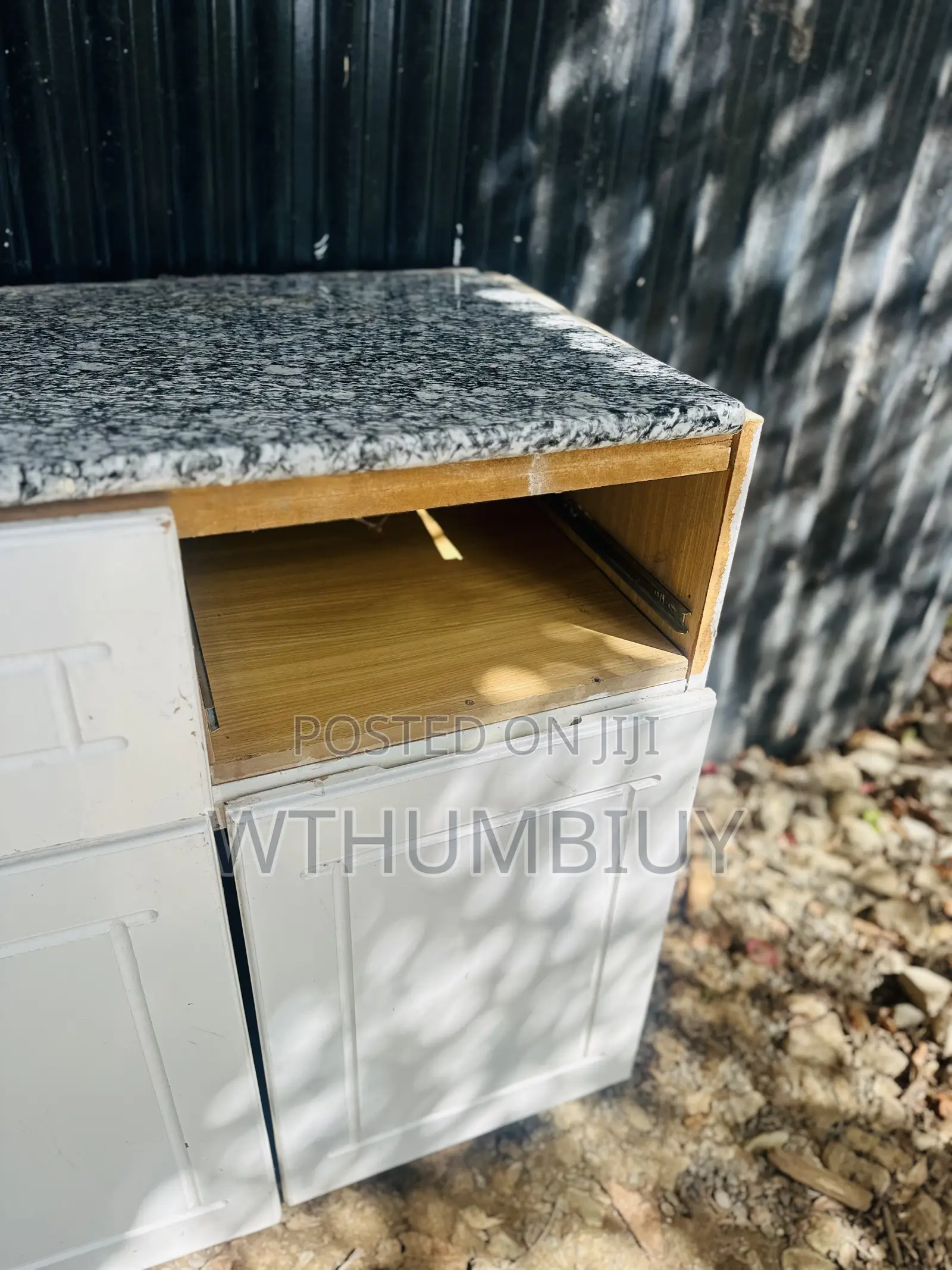 Ganite and Kitchen Cabinets - USED