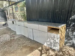 Ganite and Kitchen Cabinets - USED