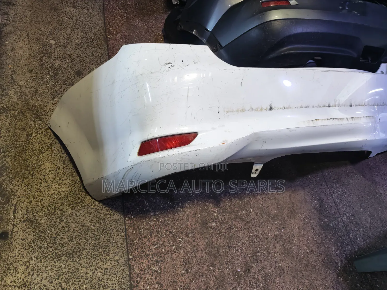 Bumper Rear Axio 165