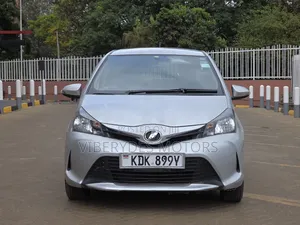 Toyota Vitz 2015 Silver