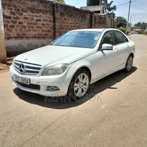 Mercedes-Benz C300 Luxury Sedan RWD (3.0L 6cyl 7A) 2011 White