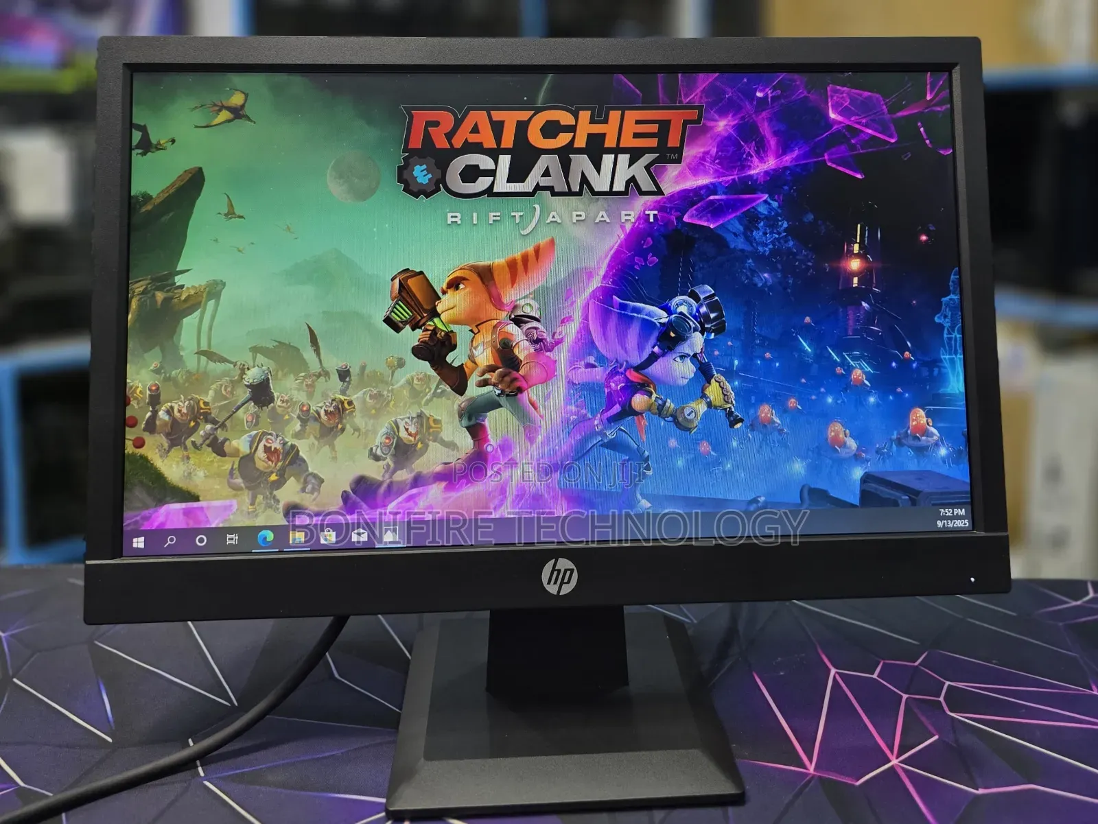 HP P19bg4 Monitor 
19 Inch 
Vga