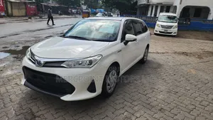 Toyota Corolla Fielder 1.5 Hybrid FWD 2019 White