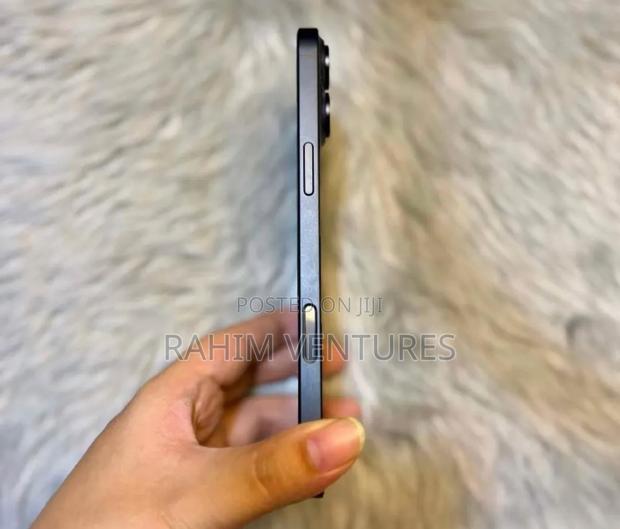 Apple iPhone 16 Plus 128 GB Gray - thumbnail 3