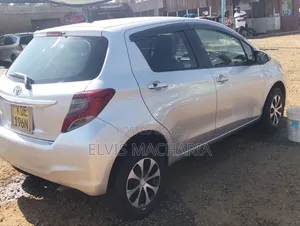 Toyota Vitz 2015 Silver