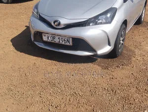 Toyota Vitz 2015 Silver