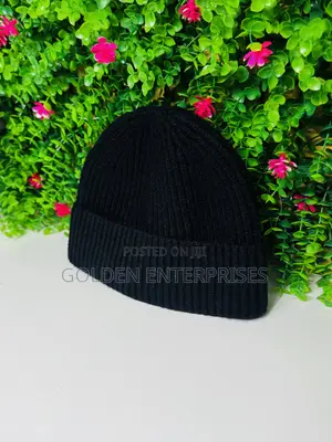 Classic Folded Cuff Beanie – Warm Knitted Black Unisex Hat