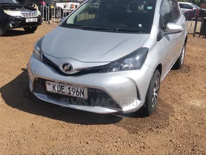 Toyota Vitz 2015 Silver