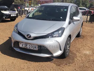 Toyota Vitz 2015 Silver