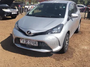 Toyota Vitz 2015 Silver