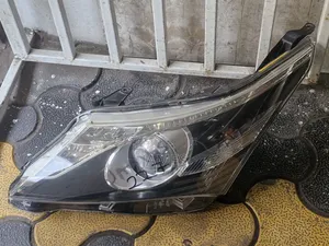 Toyota Avensis Headlight