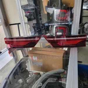 Jaguar F-Pace X761
2021 Model Taillights