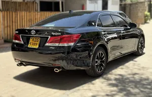 Toyota Crown 2016 Black