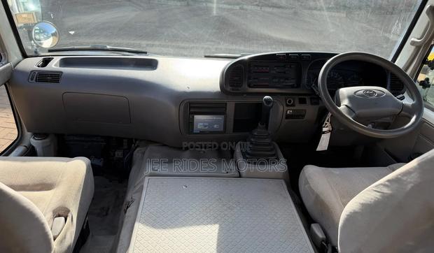 Toyota Coaster 2005 Silver - thumbnail 7