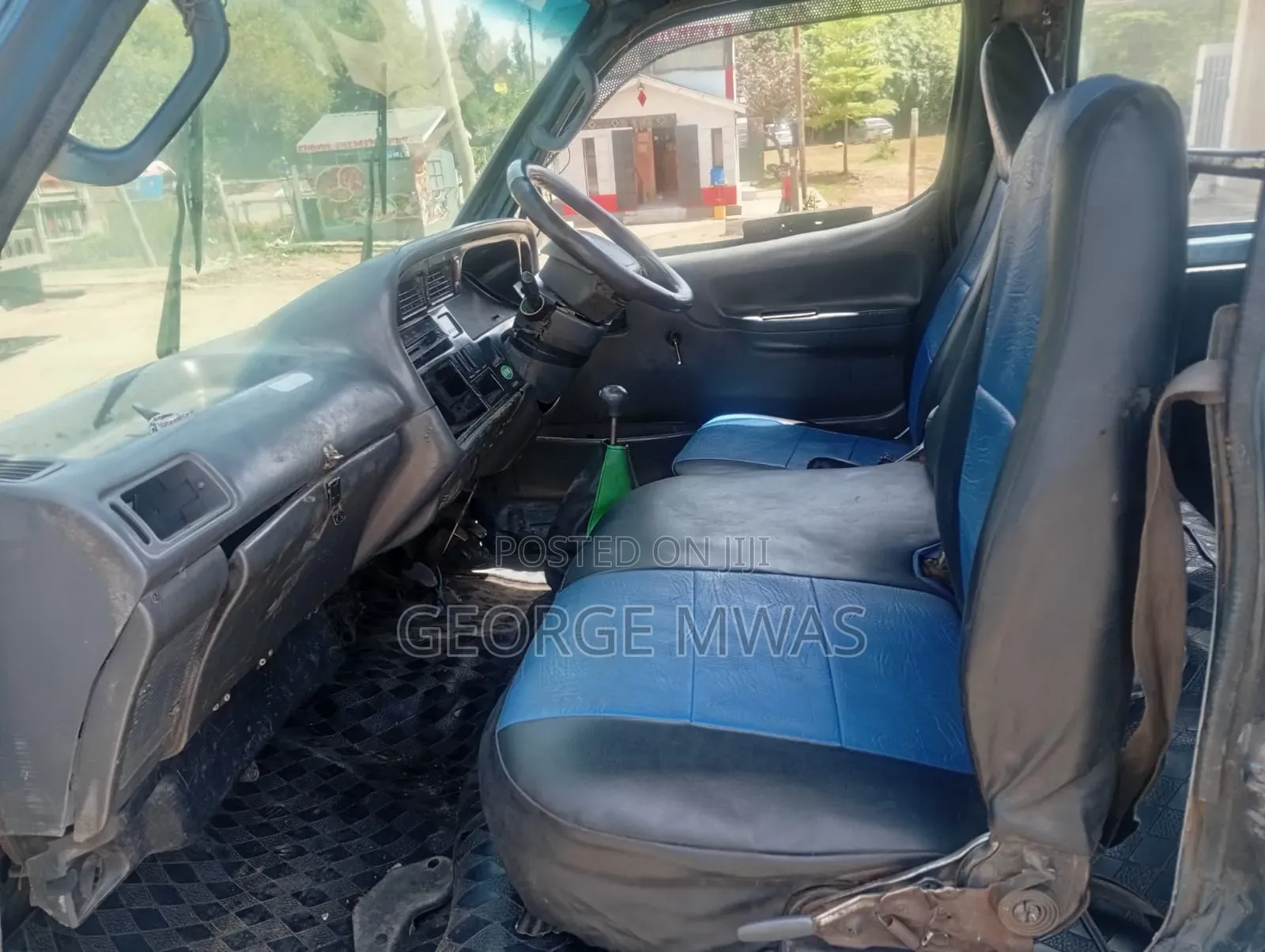 Toyota HiAce 2002 Blue