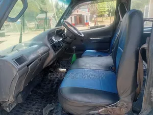 Toyota HiAce 2002 Blue