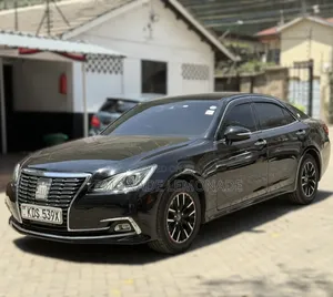 Toyota Crown 2016 Black