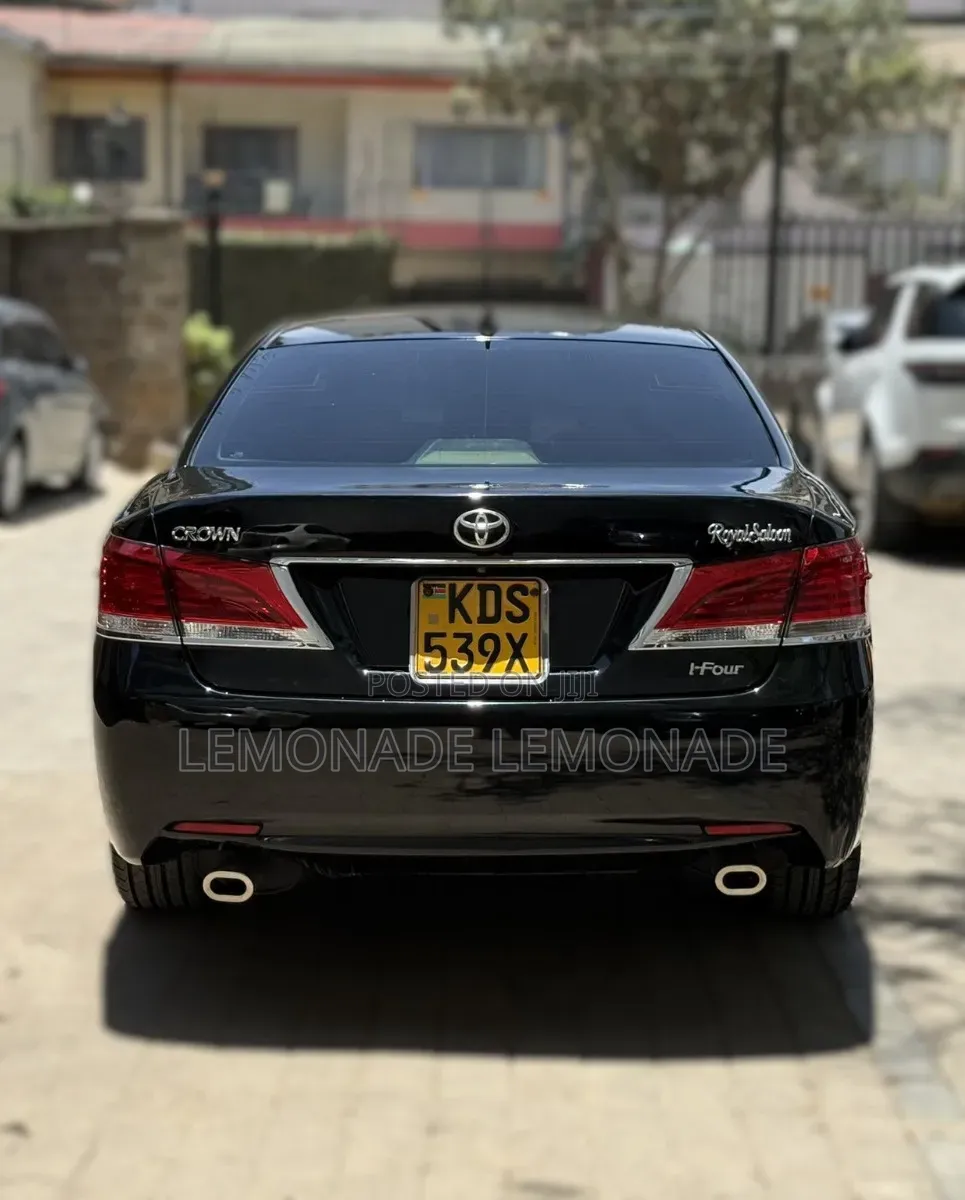 Toyota Crown 2016 Black