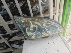 Toyota Harrier 240 Headlight