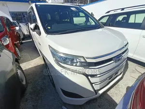 Toyota Noah 1.8 FWD Hybrid (7 seater) 2019 White