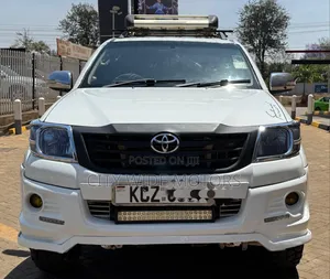 Toyota Hilux 2012 White