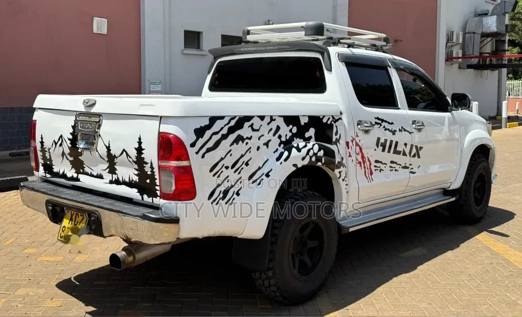 Toyota Hilux 2012 White
