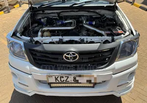 Toyota Hilux 2012 White