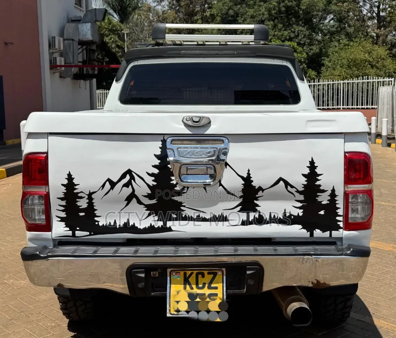 Toyota Hilux 2012 White