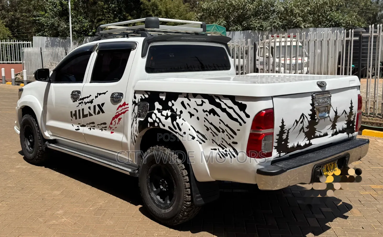 Toyota Hilux 2012 White