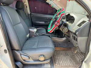 Toyota Hilux 2012 White