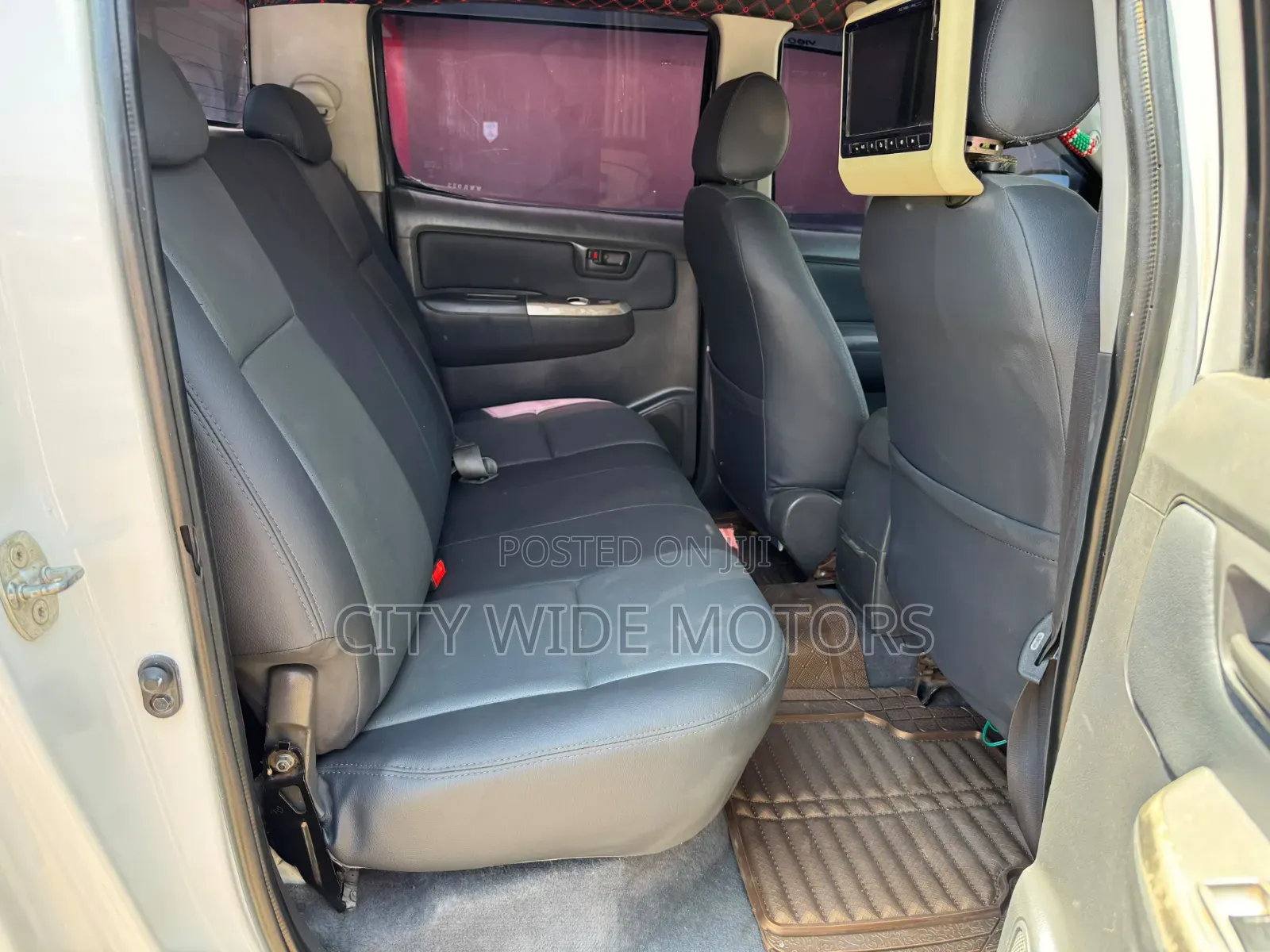 Toyota Hilux 2012 White