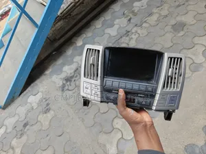Toyota Harrier 240 Radio/ AC Control Unit