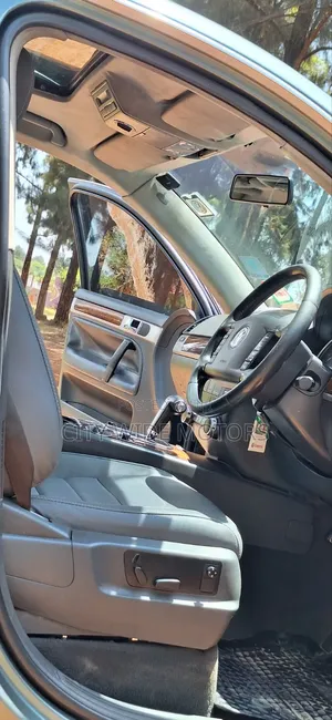 Volkswagen Touareg V6 TDI 2010 Gray