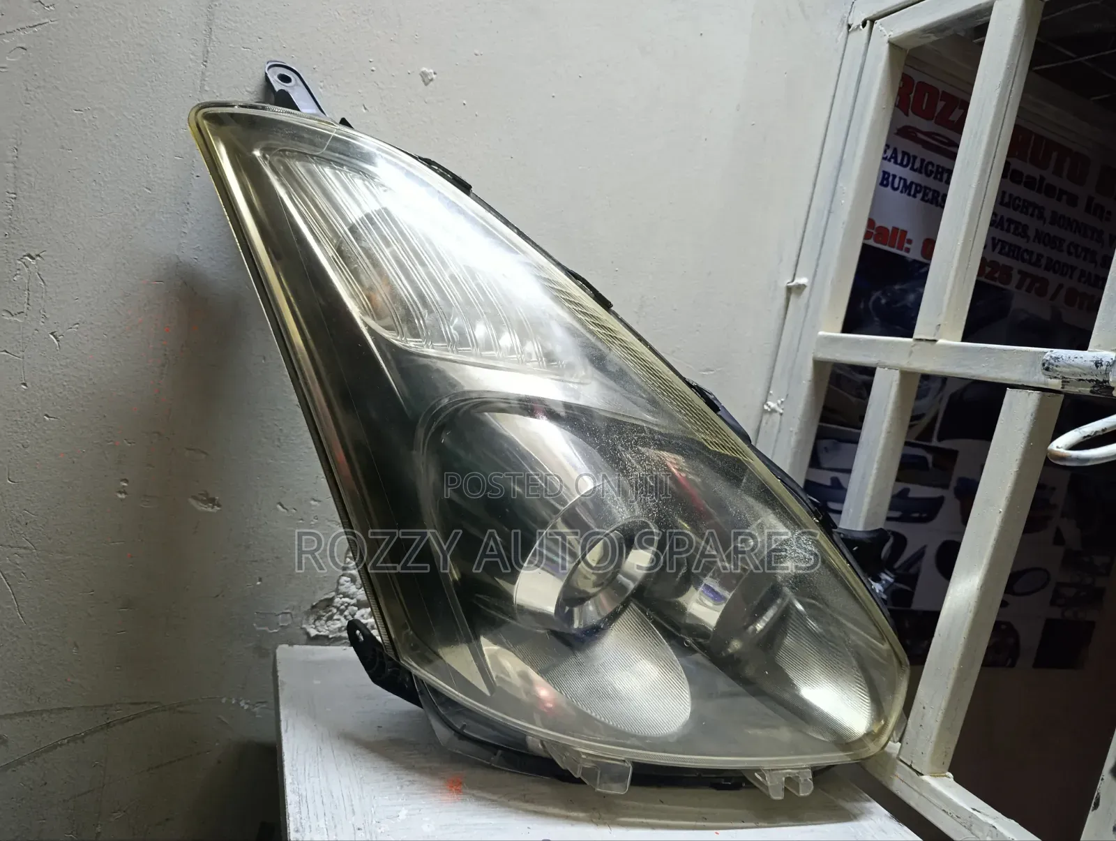 Wish 2005 Headlight