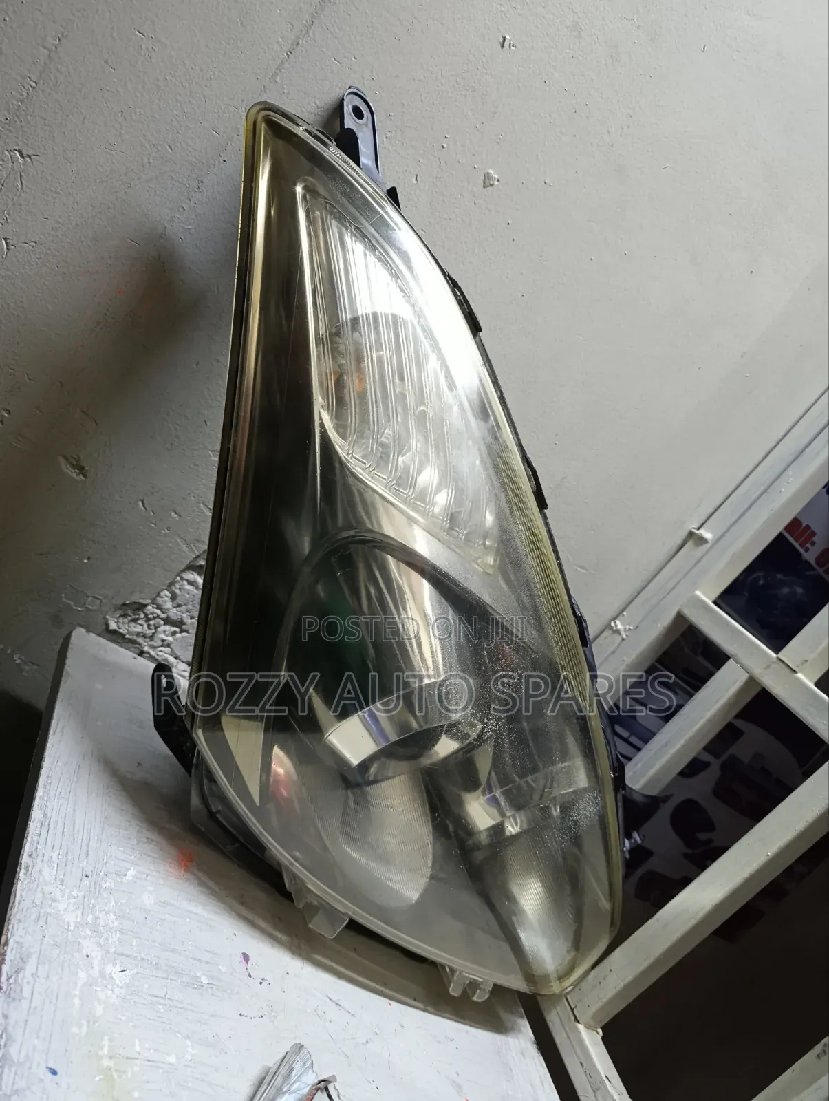 Wish 2005 Headlight