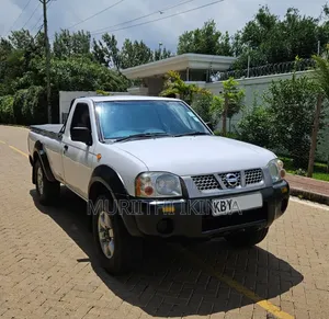 Nissan Hardbody 2013 White