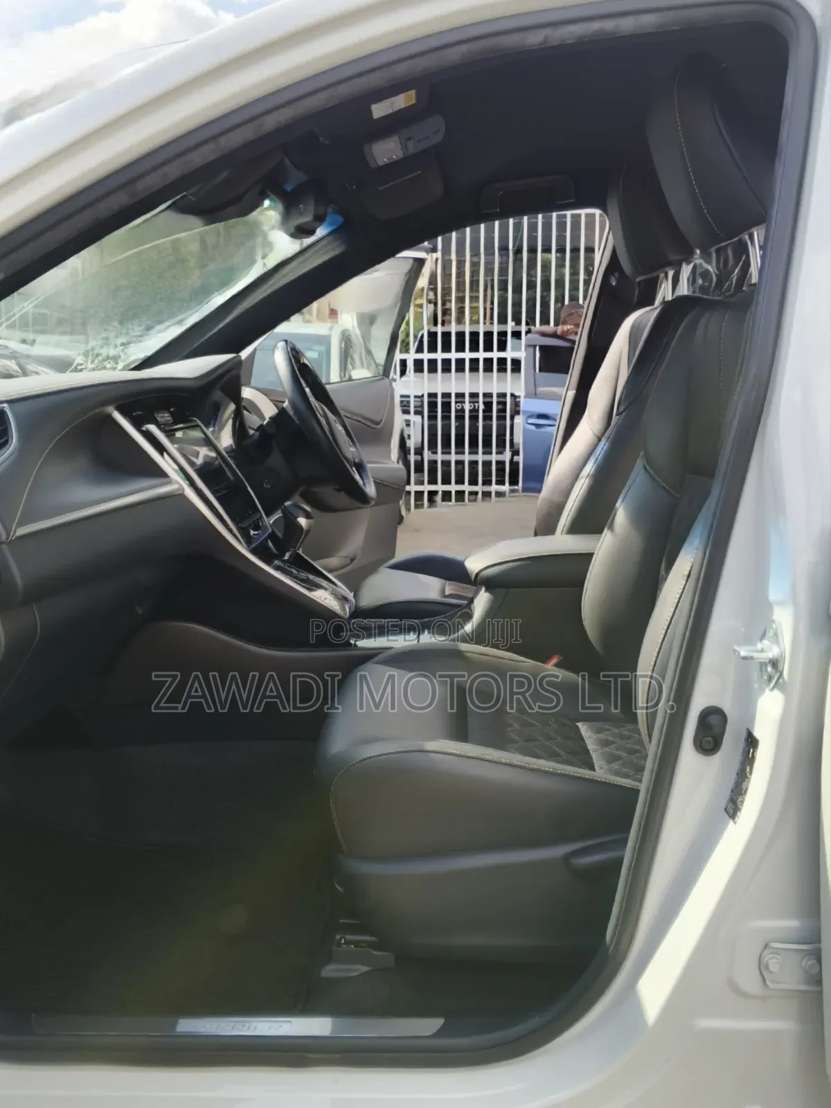 Toyota Harrier 2.0 2019 White