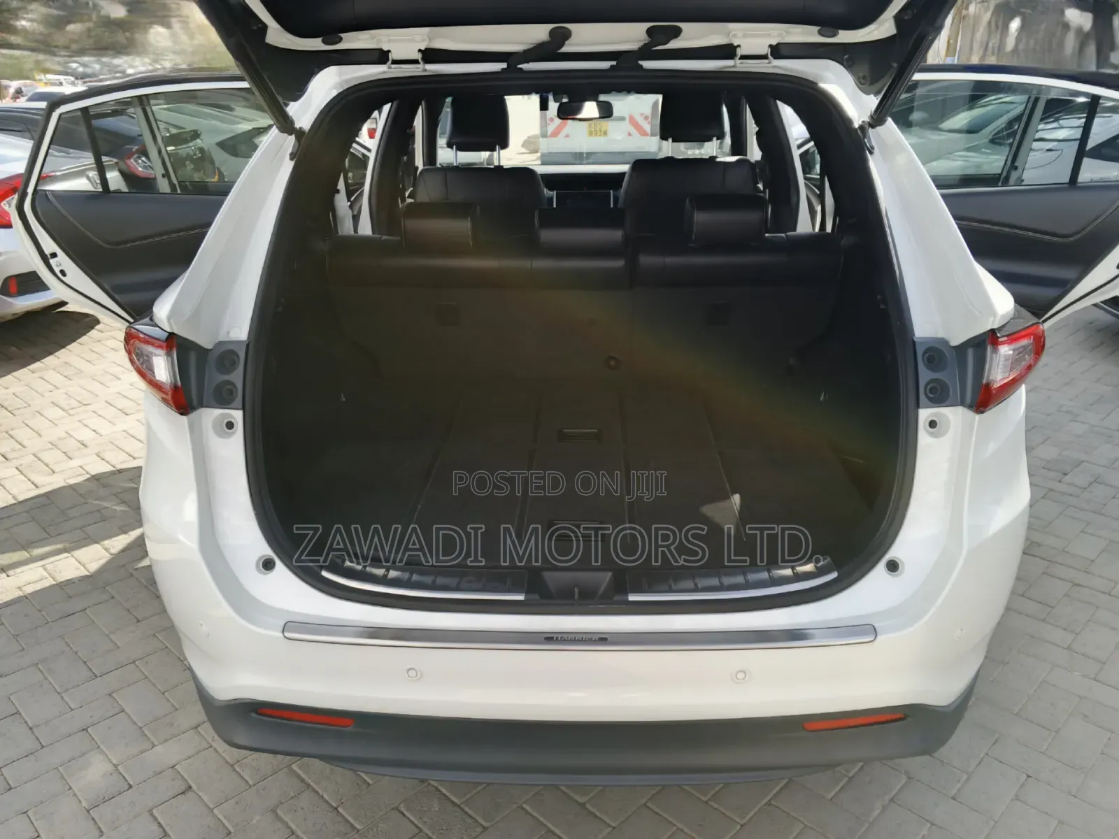 Toyota Harrier 2.0 2019 White