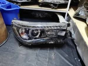 Hilux Revo 2015 Headlight