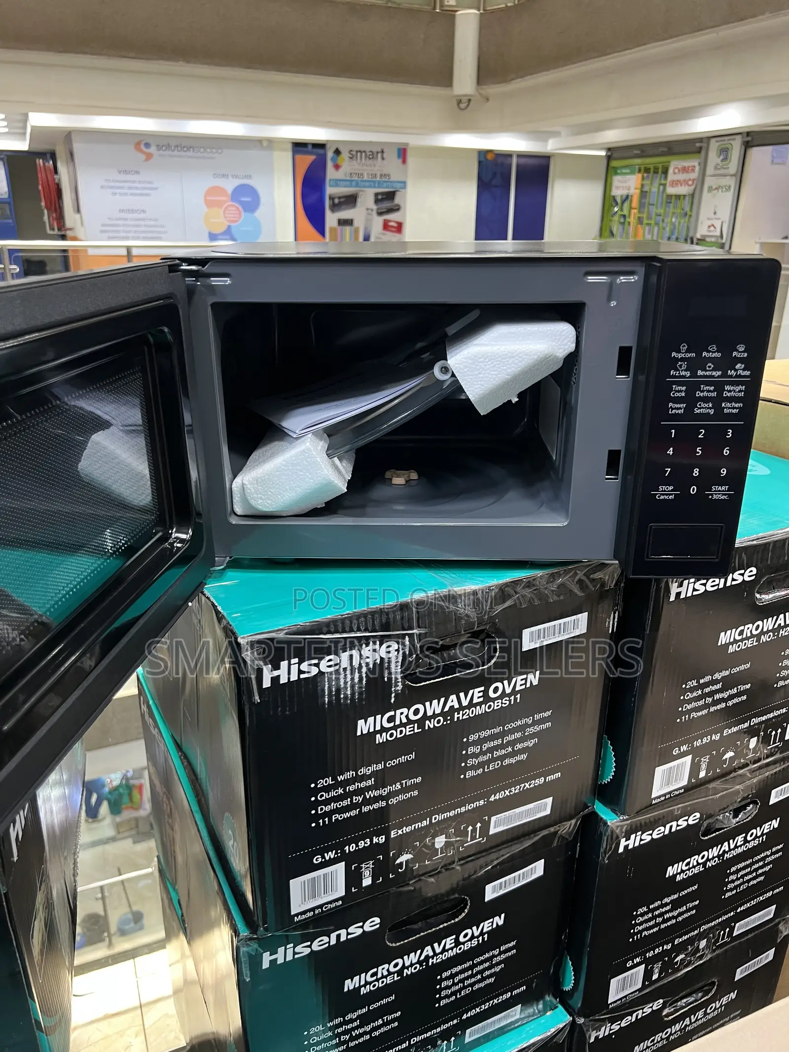 Hisense Black Microwave – Stylish Kitchen Essential