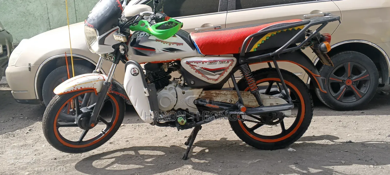Bajaj Boxer 150 UG 2025 White