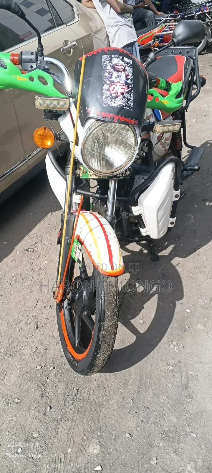 Bajaj Boxer 150 UG 2025 White