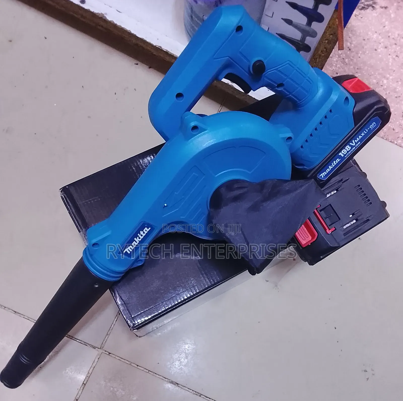Makita Cordless Aspiratory Dust Blower